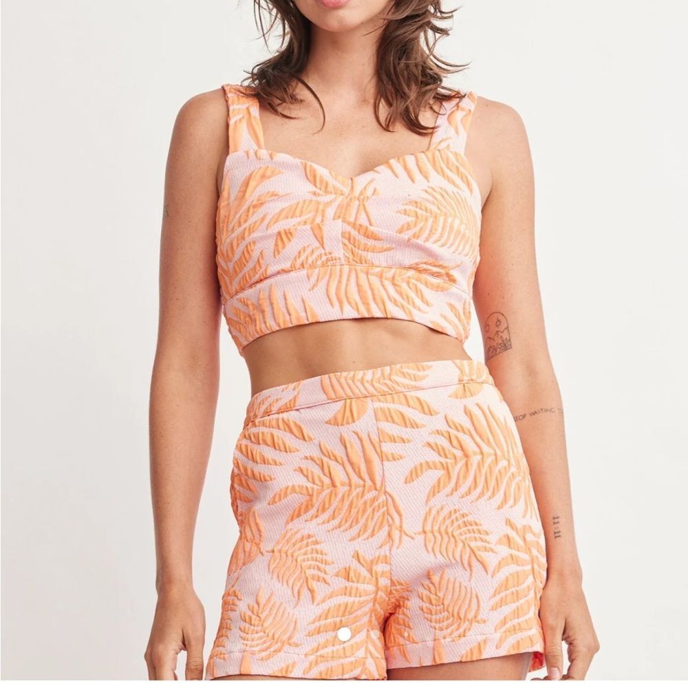 Self Contrast Orange Tropical Leaf Print Women's Shorts - Picture 3 of 3